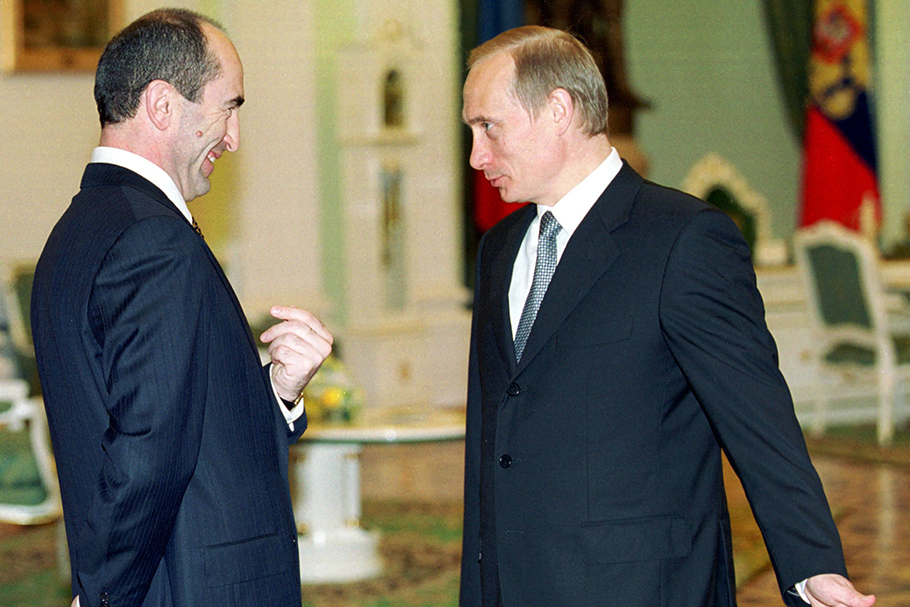 Путин поздравил Кочаряна с наступающими праздниками Нового года и Рождества