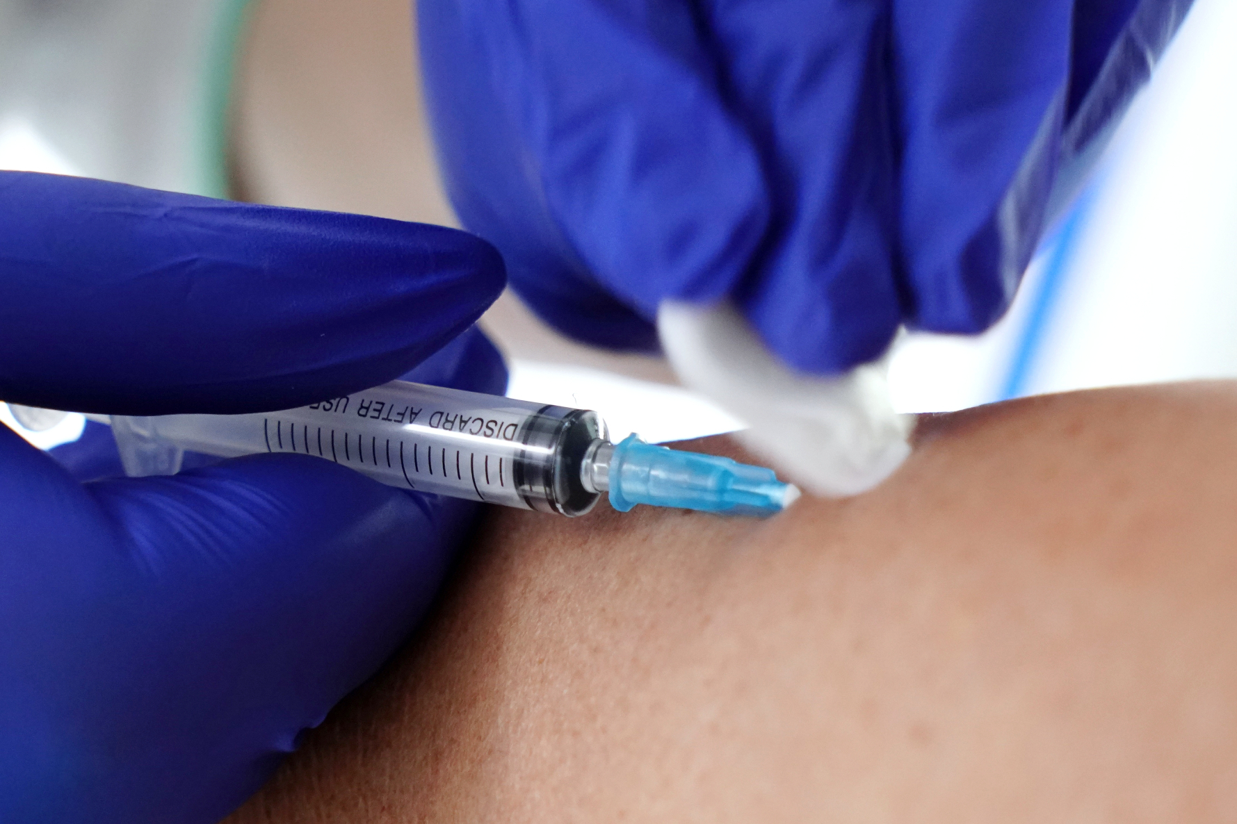 В ВОЗ настаивают, что летальных случаев после вакцинации от коронавируса до сих пор не было зафиксировано