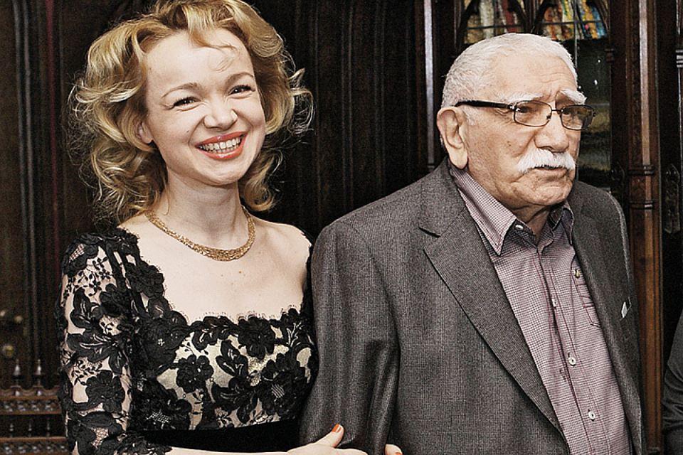 Жена Джигарханяна уехала из России