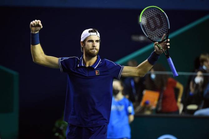 Теннисист Карен Хачанов на турнире «Paris Masters» стартовал с победы