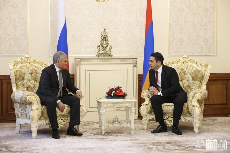Երևանում այսօր կայանալիք ՀԱՊԿ ԽՎ խորհրդի նիստի շրջանակում հանդիպել են Սիմոնյանն ու Վոլոդինը
