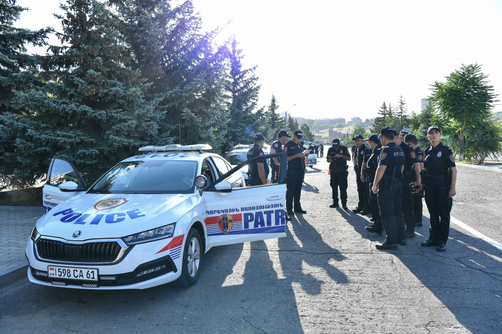 В Армении патрульным служащим оружие будет предоставляться без проведения проверки