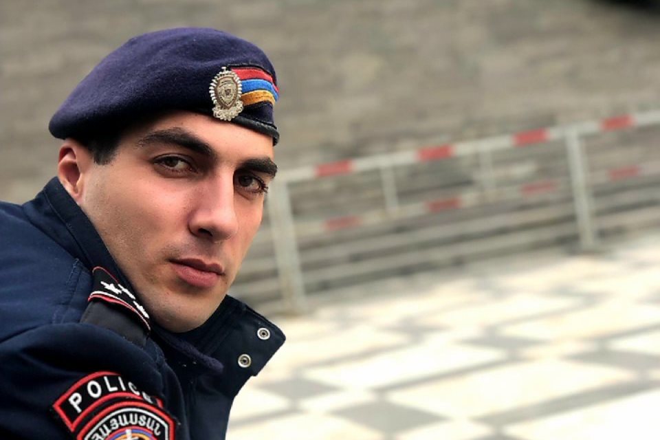 «Եղել է հրաման՝ «պառկացրեք գետնին, նստեք մեջքին և նոր ձեռնաշղթան գցեք,որ բոլորը տեսնեն»»․ վերջերս կադրային ռեզերվ ուղարկված ոստիկանը փակագծեր է բացում