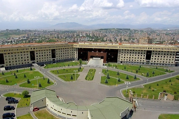 Անկանխատեսելի հետևանքներով հղի զարգացումներից խուսափելու համար ադրբեջանցի զինվորականները պարտավոր են հեռանալ՝ առանց որևէ նախապայմանի. ՊՆ 