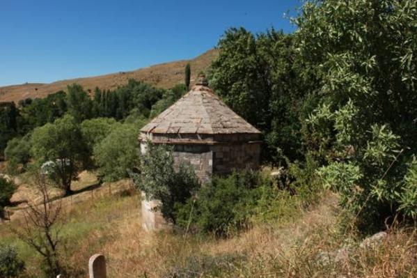 Թուրքիայի տարբեր շրջաններում հայերից մնացած մշակութային հետքերը օր օրի ոչնչանում են