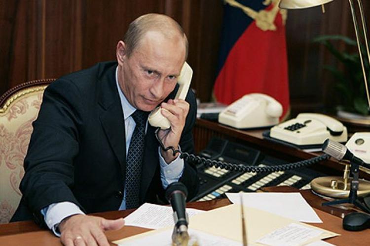 Путин обсудил по телефону с Олландом вопросы нагорно-карабахского урегулирования