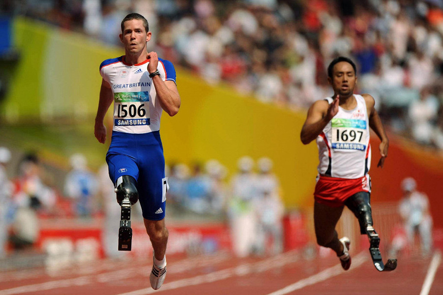 Британский паралимпиец Джон МакФолл станет первым астронавтом с инвалидностью